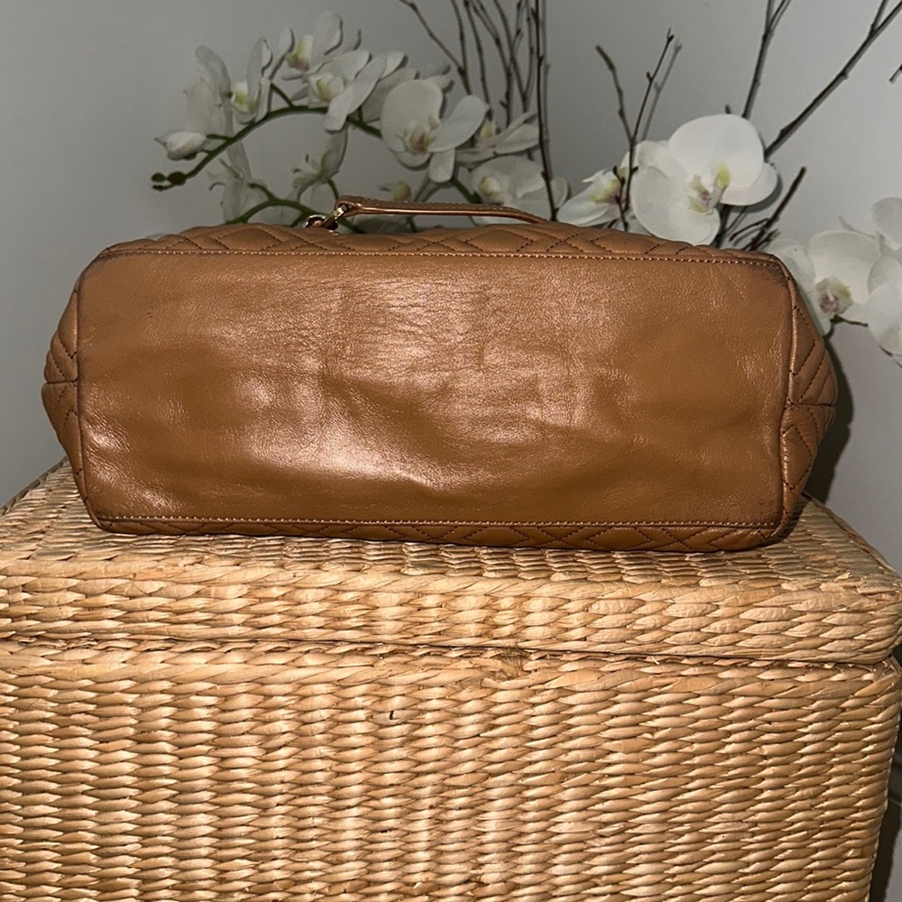 Tory Burch | Quilted Marion Shoulder Tote Bag | Brown - Picture 2 of 6